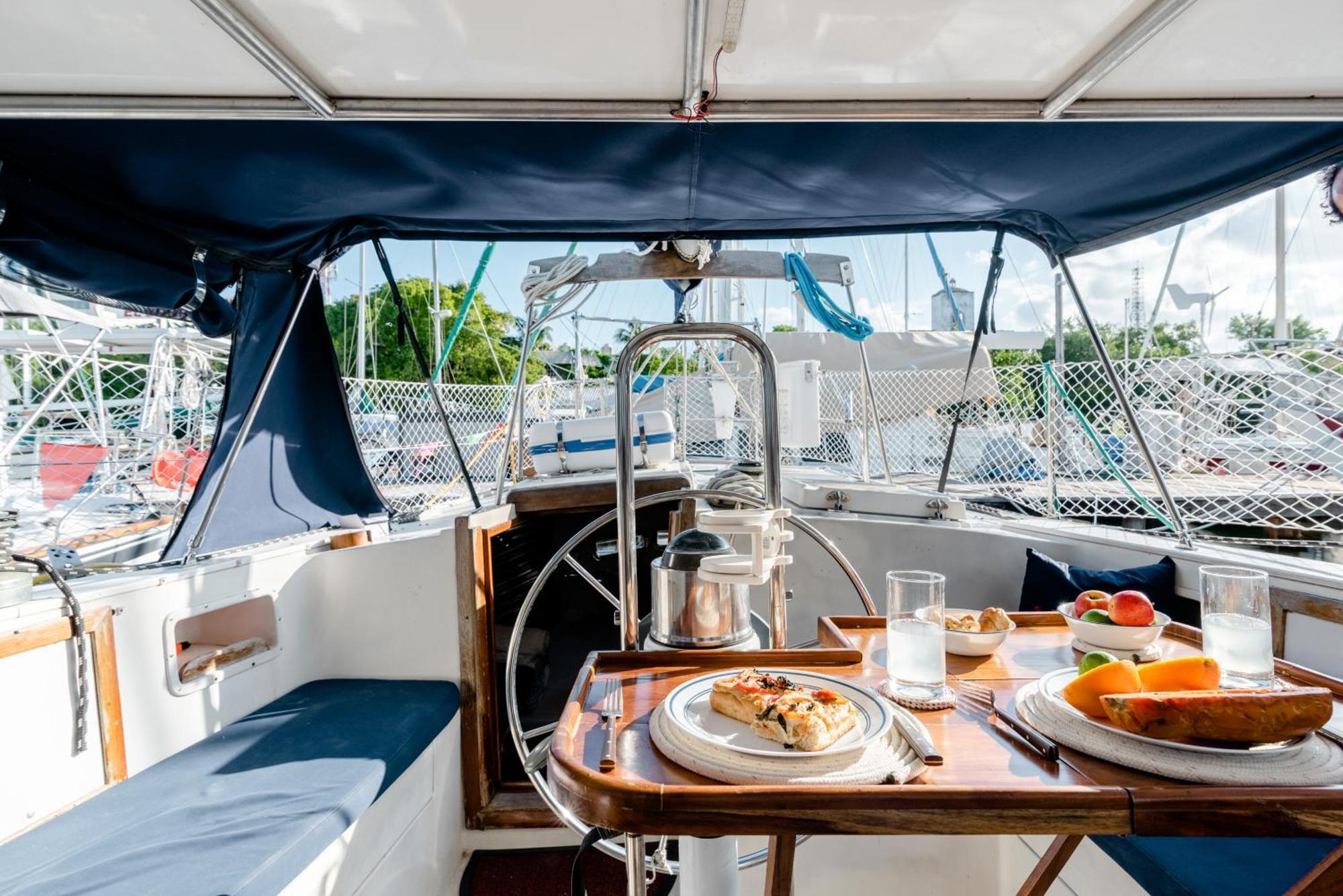Walk Barefoot To Beach! Two Bathrooms! Entire Private Sailboat * Isla Mujeres