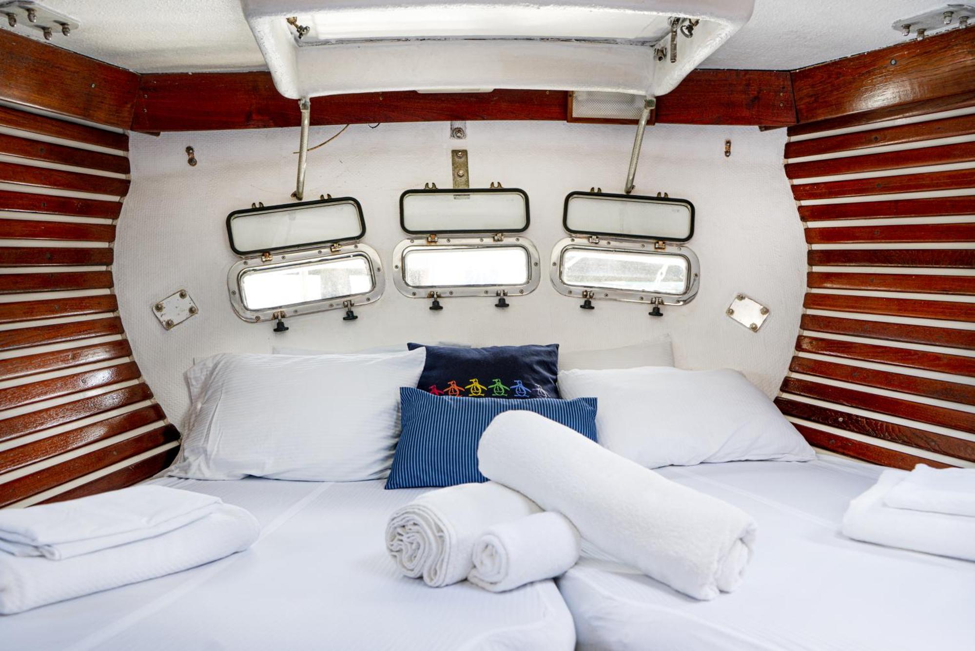 Walk Barefoot To Beach! Two Bathrooms! Entire Private Sailboat * Isla Mujeres